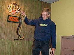 Фото № 191. Представление со змеями в заведении с названием ‘’Reptile Gardens’’.