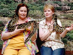 Фото № 531. На убийство сразу двух женщин, имеющих на иждивении маленьких детей, пойдет далеко не каждая змея.